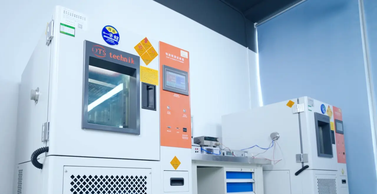 Environmental reliability test chambers in the quality laboratory